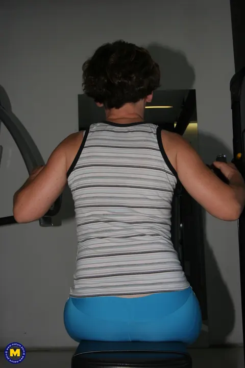 MILF in Yoga Pants and Shorts Strips at the Gym – photo 6 of 21