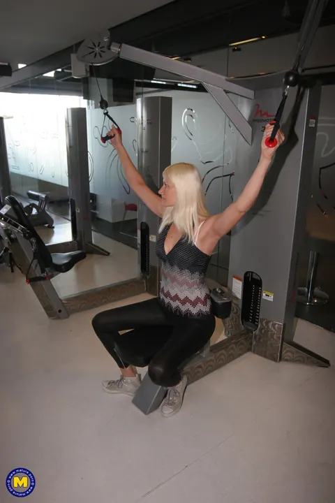 MILF in Yoga Pants and Shorts Strips at the Gym – photo 12 of 21
