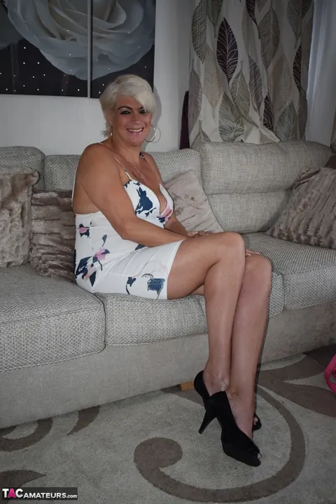 Mature Blonde with Big Tits Spreads Her Pussy Outdoors in Heels – photo 20 of 20