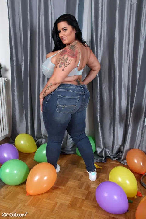 Sofia Rose: BBW MILF Strips Out of Her Jeans and Panties – photo 12 of 20