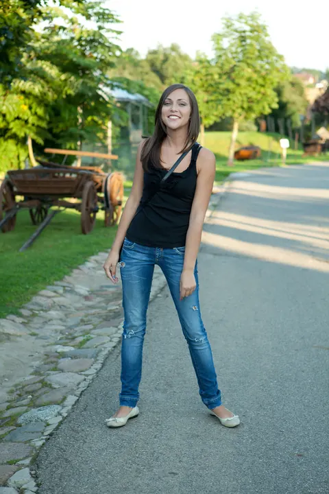 Sophia E: Brunette in Jeans Bares Her Shaved Pussy in Close-Up – photo 21 of 21