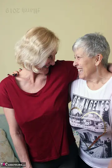 Molly Maracas – Two Mature Blondes in Pantyhose Lick Boobs and Eat Pussy