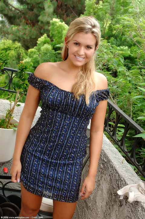 Mindy Lee: Blonde Lifts Her Skirt Outdoors and Spreads Her Shaved Pussy – photo 7 of 20