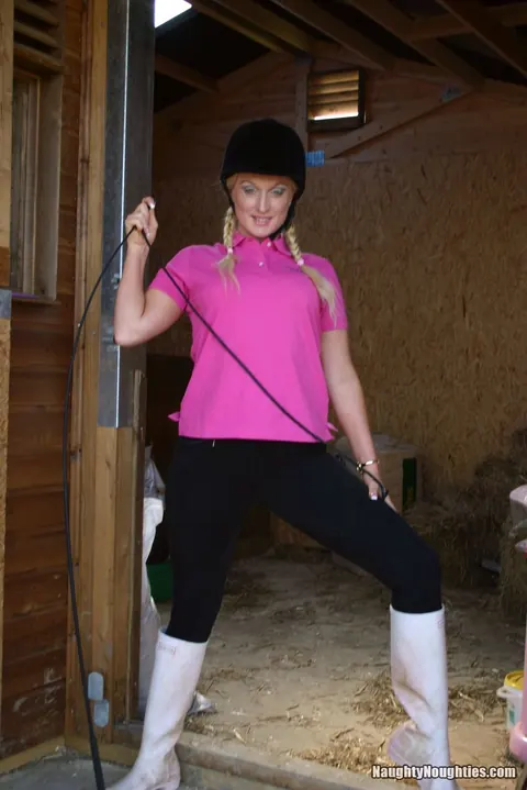 Hannah Callow: Busty British Brunette in Boots Has Group Sex in a Barn – photo 2 of 21