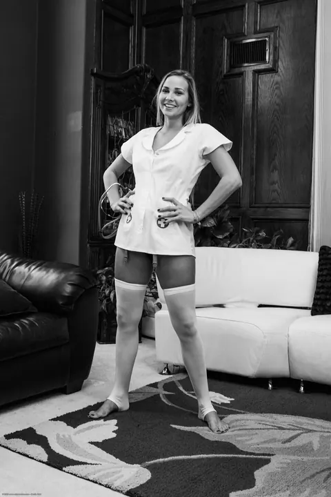 Courtney Dillon: Tall Blonde MILF Poses Nude in Heels Outdoors – photo 16 of 21