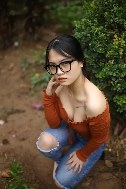 Asian Brunette with Big Tits Reveals Her Chest Outdoors in Jeans – photo 4 of 20