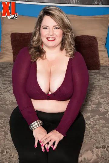 CJ Woods – Busty Blonde MILF Rides Her Lover After a Handjob