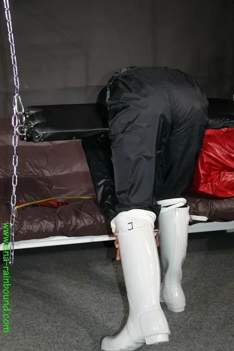 PAWG in Latex and Boots Spreads While Bound – photo 11 of 16