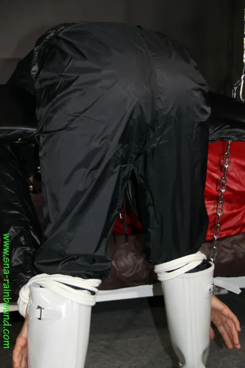 PAWG in Latex and Boots Spreads While Bound – photo 13 of 16
