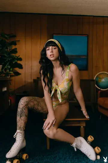 Black-Haired Babe with Big Tits Spreads Her Pussy on Roller Skates