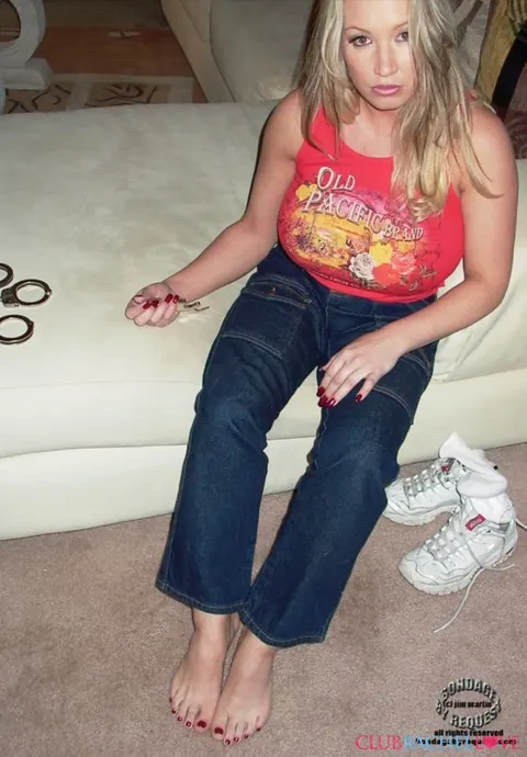 Rachel Love: Blonde MILF in Jeans Bound and Cuffed – photo 9 of 15