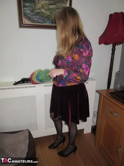British BBW Strips Out of Her Skirt and Stockings – photo 1 of 20