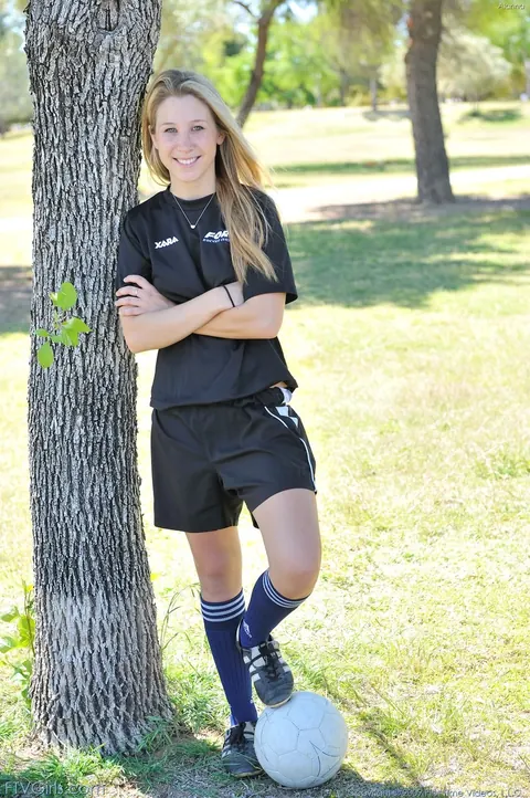 Athletic Babe Strips Nude Outdoors in Shorts and Socks – photo 11 of 20