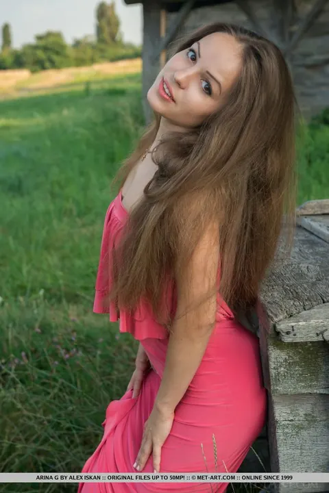 Arina G Gretta: European Brunette Spreads Her Trimmed Pussy Outdoors – photo 9 of 18