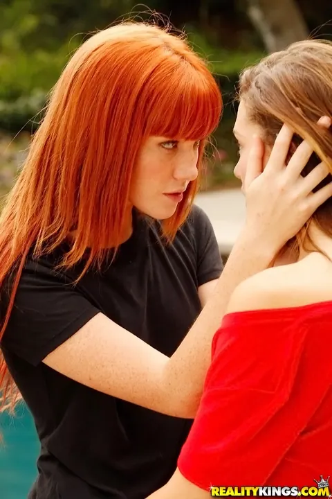 Elle Alexandra: Redhead Lesbian Makes Out and Eats Pussy Outdoors – photo 5 of 16