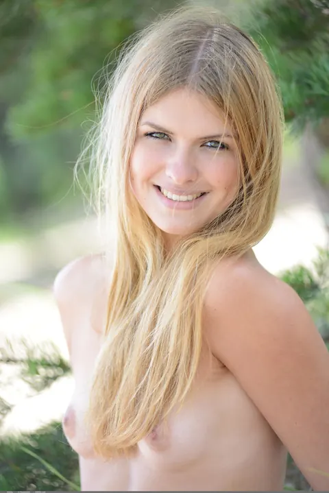 Vibeke: Tall Tanned Blonde Poses Nude Outdoors – photo 18 of 21