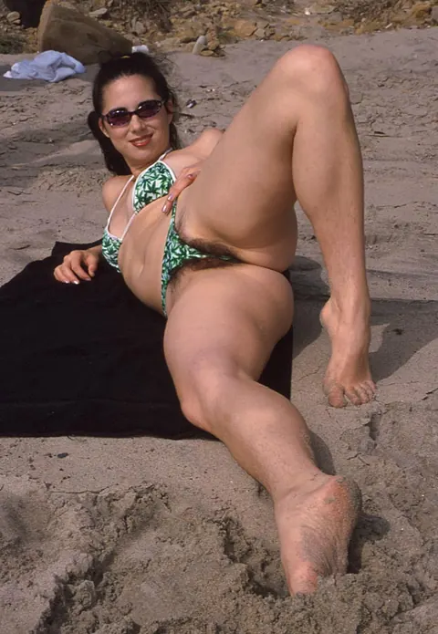 Brunette MILF Gets Fisted and Licked on the Beach – photo 6 of 20