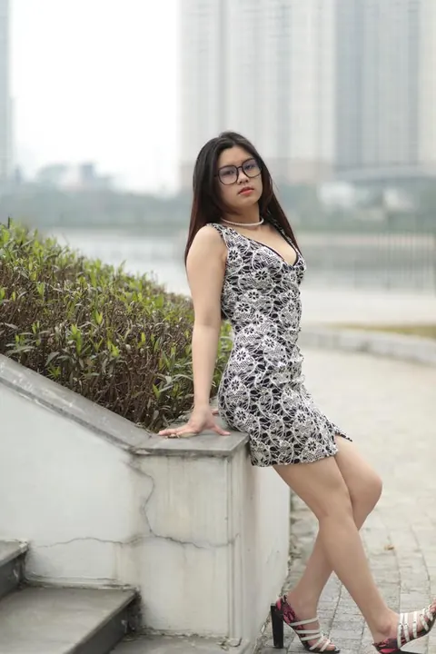 Asian Woman Poses in a Dress and Heels Outdoors – photo 18 of 21