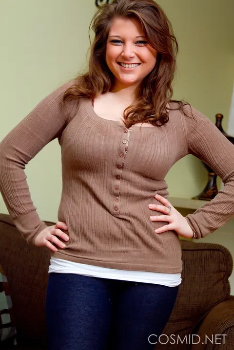 Kelly Rich: BBW Strips Out of Her Jeans to Show Her Big Tits – photo 2 of 16