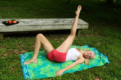 Sierra Nevadah: Blonde in Shorts Masturbates with a Dildo in the Forest – photo 5 of 21