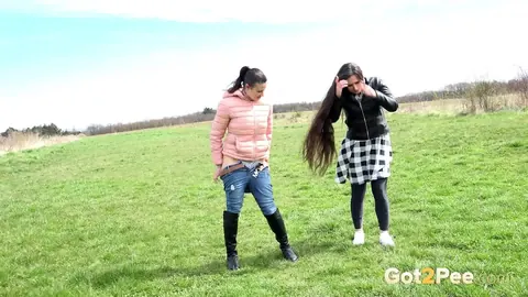 Lara Fox: Brunette Spreads Her Pussy in an Open Field – photo 14 of 15