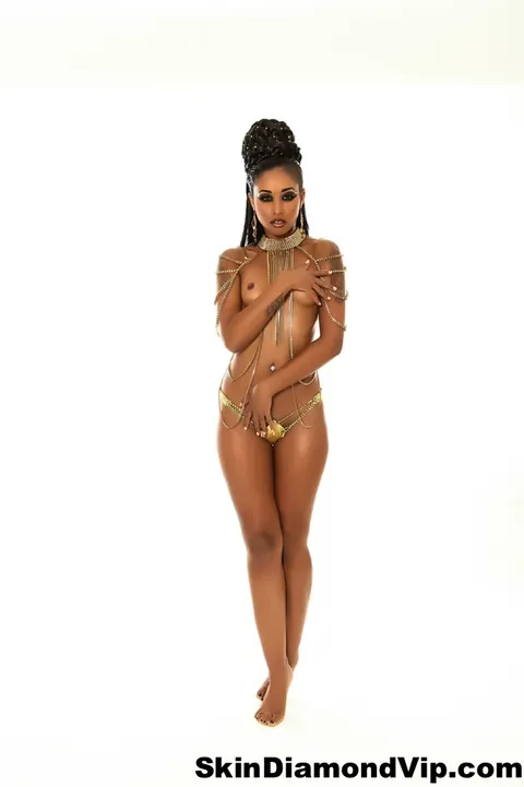 Skin Diamond: Ebony MILF Strips Out of Her Bikini and Flaunts Her Body – photo 1 of 15