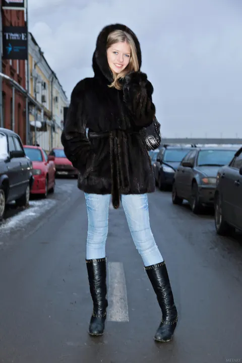 Tall Blonde in Boots Spreads Her Shaved Pussy – photo 21 of 21