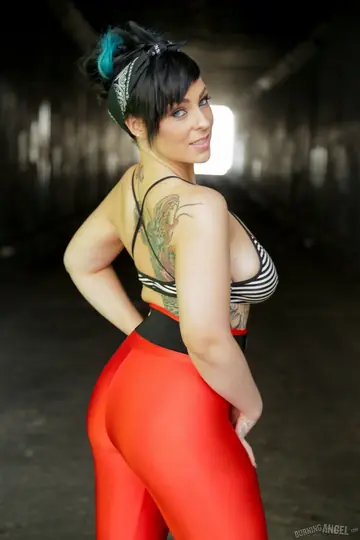 BBW Gives a Blowjob and Handjob Before Doggy Style Sex
