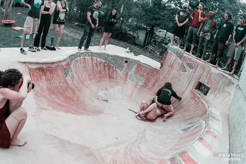 Anuskatzz: Tattooed Brunette Fucks in a Public Skate Park Bathroom – photo 2 of 16