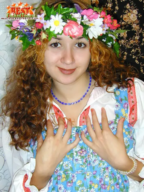 Russian Redhead Displays Her Hairy Pussy – photo 4 of 20