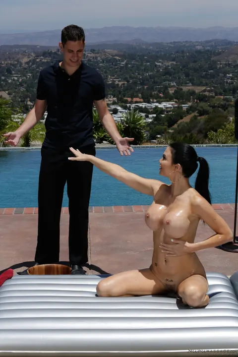 Jasmine Jae: Brunette MILF Sucks and Fucks Two Men Outdoors – photo 3 of 17
