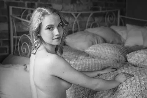 Lana Blue: Petite Blonde Poses Nude and Flaunts Her Small Natural Tits – photo 18 of 21