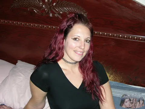 Amateur PAWG Spreads Her Ass in the Bedroom – photo 1 of 16