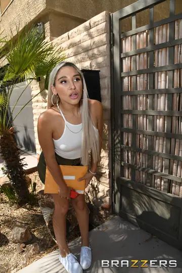 Abella Danger – Busty Blonde and Thick Woman in Lingerie Scissor and Use a Toy