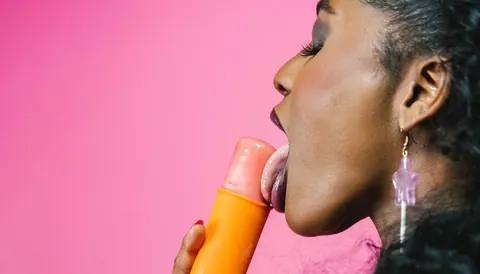 Nicole Kitt: Petite Ebony Babe Gives a Deep Blowjob – photo 3 of 19