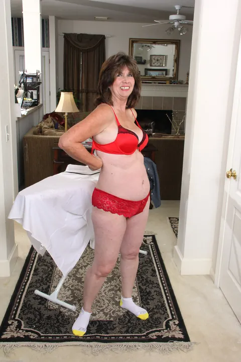 Curvy MILF Strips Off Her Socks and Spreads Her Shaved Pussy – photo 5 of 21