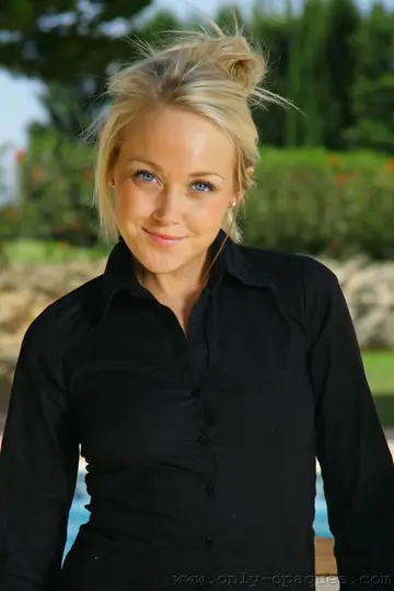 Lucy Anne Brooks – Petite Czech MILF Strips Out of Her Stockings Poolside