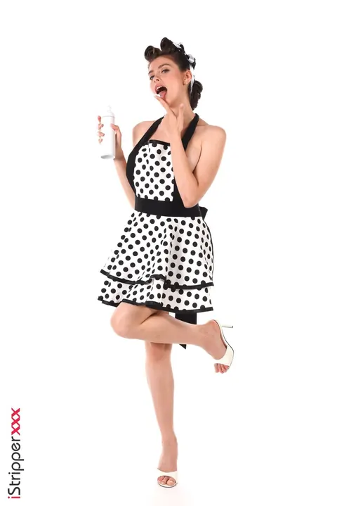 Foxy Alissa: Thick Brunette Bound in an Apron and Heels with Whipped Cream – photo 7 of 15
