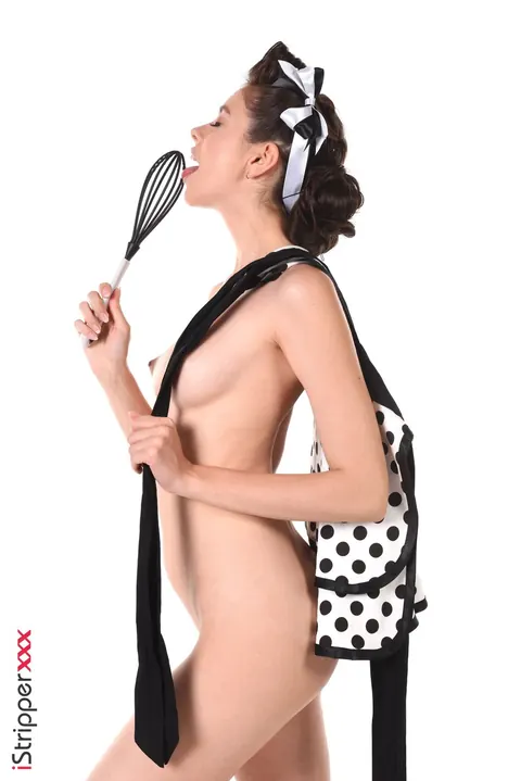 Foxy Alissa: Thick Brunette Bound in an Apron and Heels with Whipped Cream – photo 14 of 15
