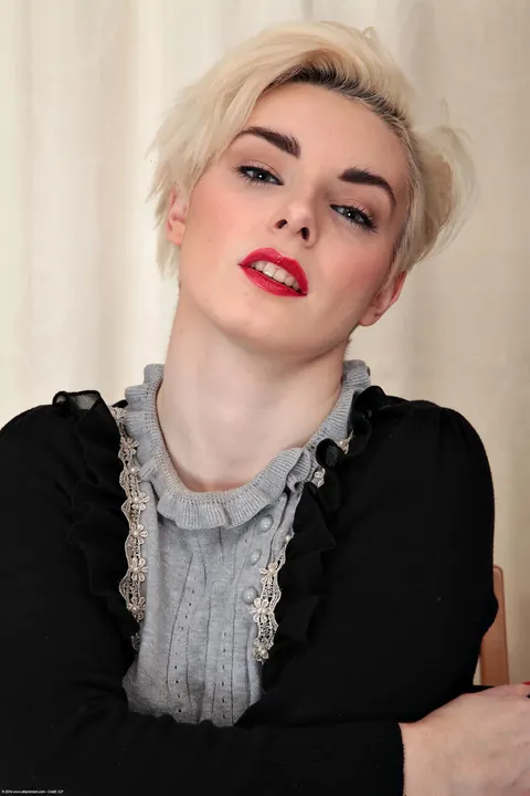 Victoria Porter: Pale British Brunette Undresses and Shows Her Small Natural Tits – photo 3 of 21