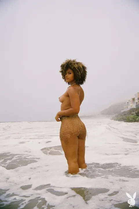 Gillian Chan: Tall Thick Ebony Babe Poses Nude with Big Tits on the Beach – photo 1 of 15