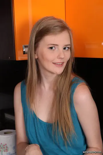 Evelina Juliet – Slim Woman Masturbates with a Dildo and Butt Plug in the Kitchen