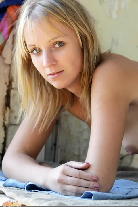 Marya Tight: Slim Blonde Peels Off Her Bikini and Shorts Outdoors – photo 16 of 21