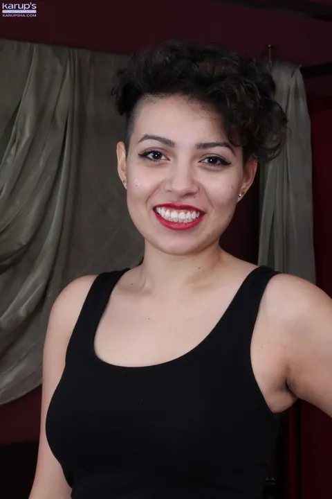 Natalie Odom: Hairy Short-Haired Brunette Spreads Her Pussy Wide – photo 2 of 21