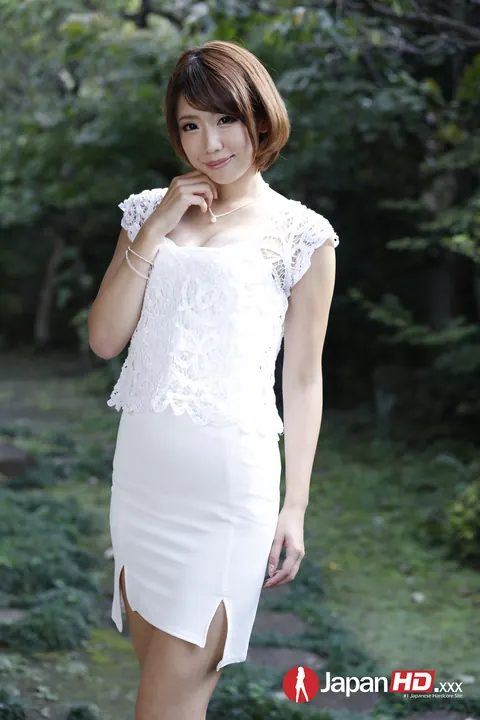 Seira Matsuoka: Japanese Maid Brunette Spreads Her Pussy Outdoors – photo 15 of 21
