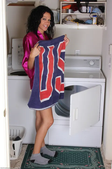 Naira Smith: Tall Brunette MILF Spreads Her Meaty Pussy in Socks – photo 1 of 21