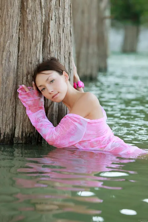 Julia Gordon: Brunette PAWG Strips Naked and Poses Outdoors – photo 8 of 21
