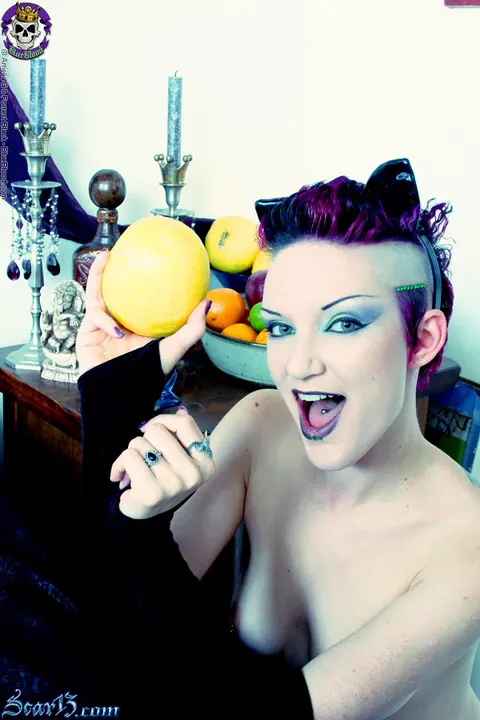 Scar 13: Tattooed Short-Haired Brunette Bites Citrus Fruit Nude – photo 9 of 15