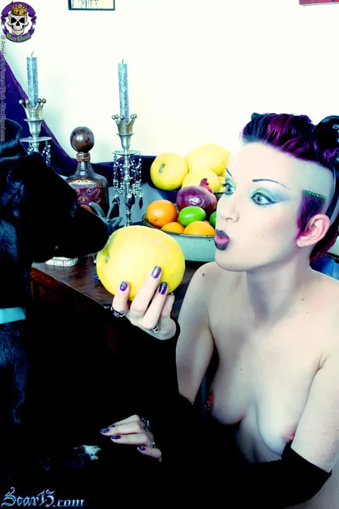 Scar 13: Tattooed Short-Haired Brunette Bites Citrus Fruit Nude – photo 10 of 15