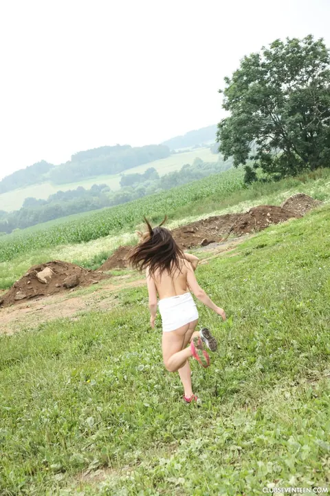 Raven Cerna: British and European Women Kiss and Spread Outdoors – photo 10 of 21